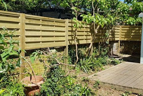 Hit and miss fencing in a garden in Oxford